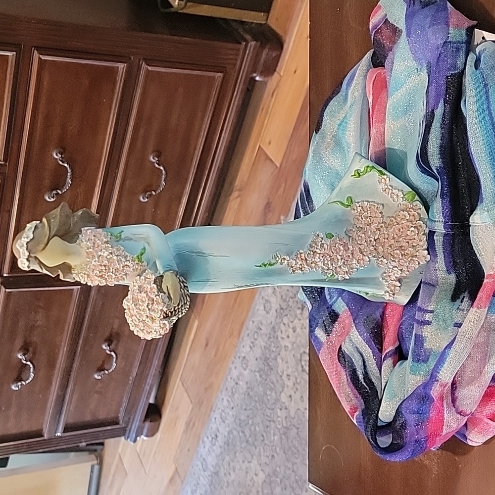 Risen statuary girl with flower basket